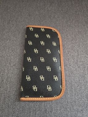 Dooney & Bourke Black and Tan Logo Sunglasses Case Leather Wallet